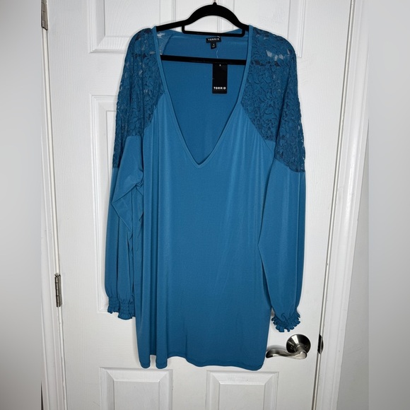 Torrid Women's Blouse with Shoulder Lace Panels in Teal Blue Size 4 (4x/26) NEW - Picture 2 of 10